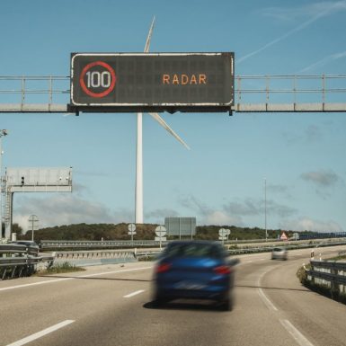 Aumentan los conductores que no respetan los límites de velocidad al circular por autopistas y autovías