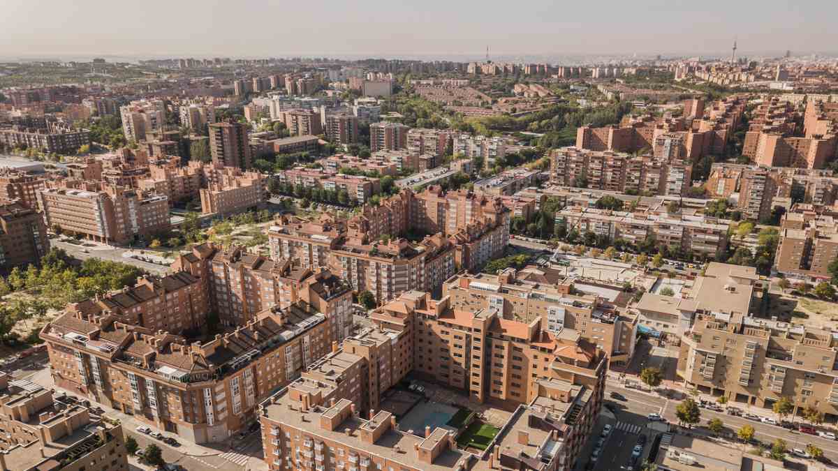 La Comunidad de Madrid avalará el 100% de la hipoteca para primera vivienda a jóvenes de hasta 40 años